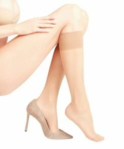 Falke Damen Kniestrümpfe Seidenglatt 15 DEN 16 Falke Damen Kniestrümpfe Seidenglatt 15 DEN -JEANS DIRECT Verkäufe 42313 41790 4169 frontview